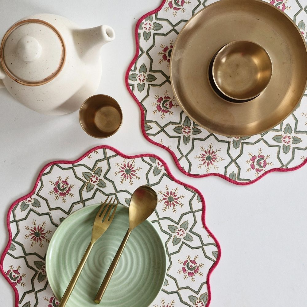 Persian Garden and Pink Placemats Round Scalloped (15") Pink & Green