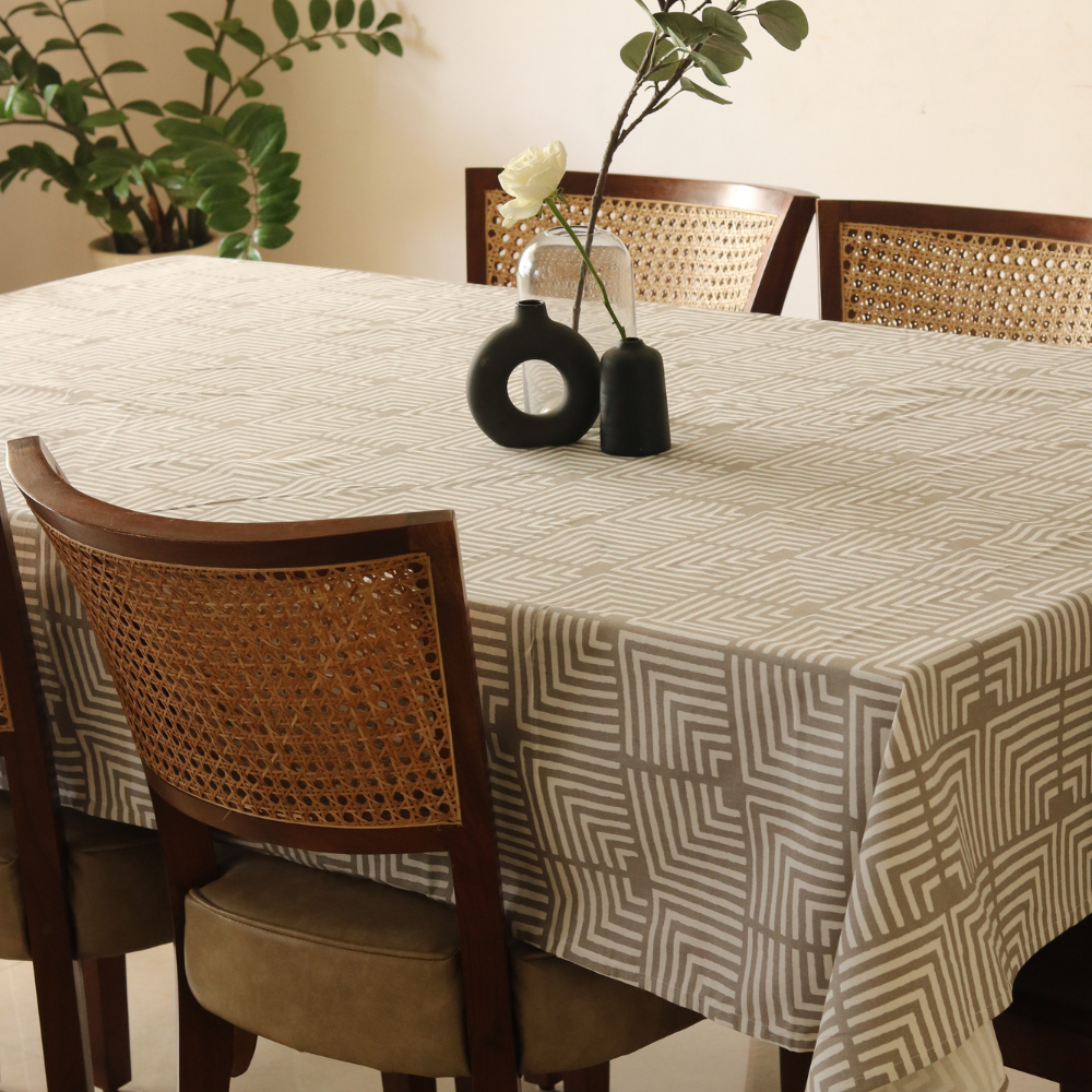 Echoes in the well Tablecloth Grey Brown
