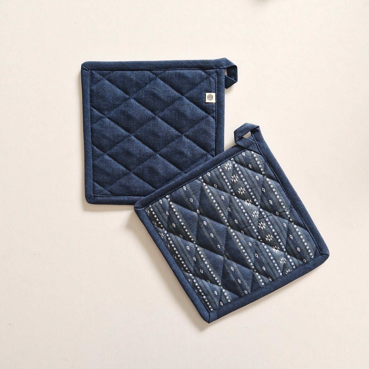 Wipeable & Reversible Pot Holder - Aegean Blue