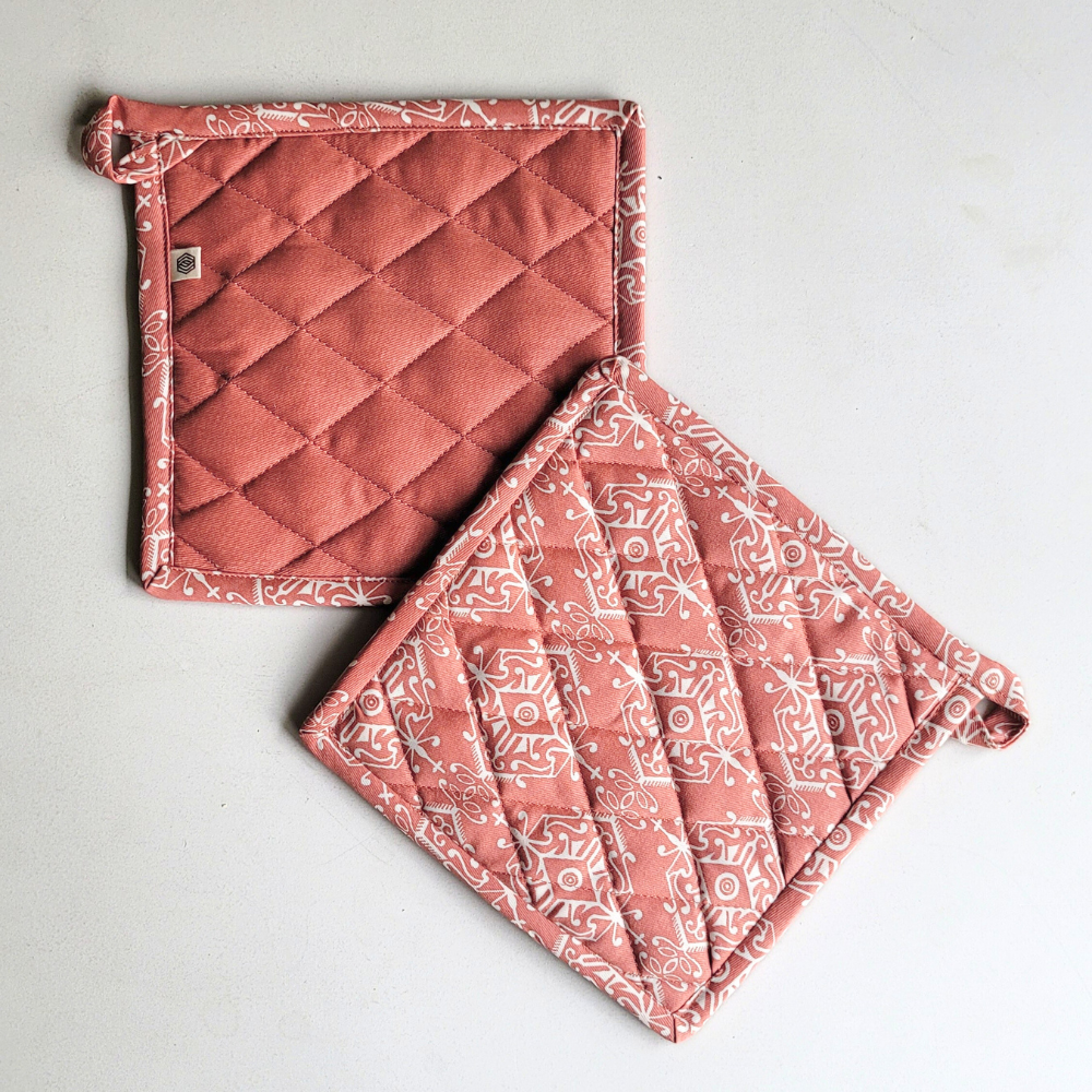 Wipeable & Reversible Pot Holder - Agra Red