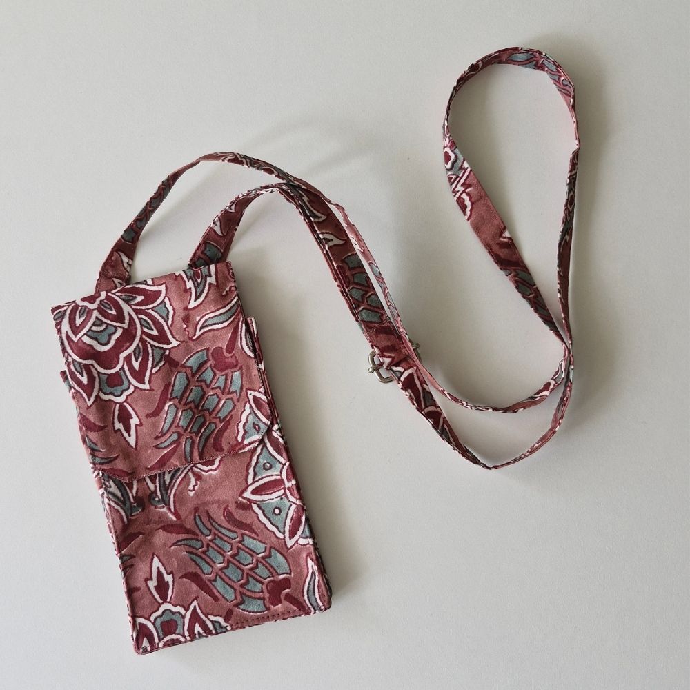 Sweet Onion Mobile Pouch