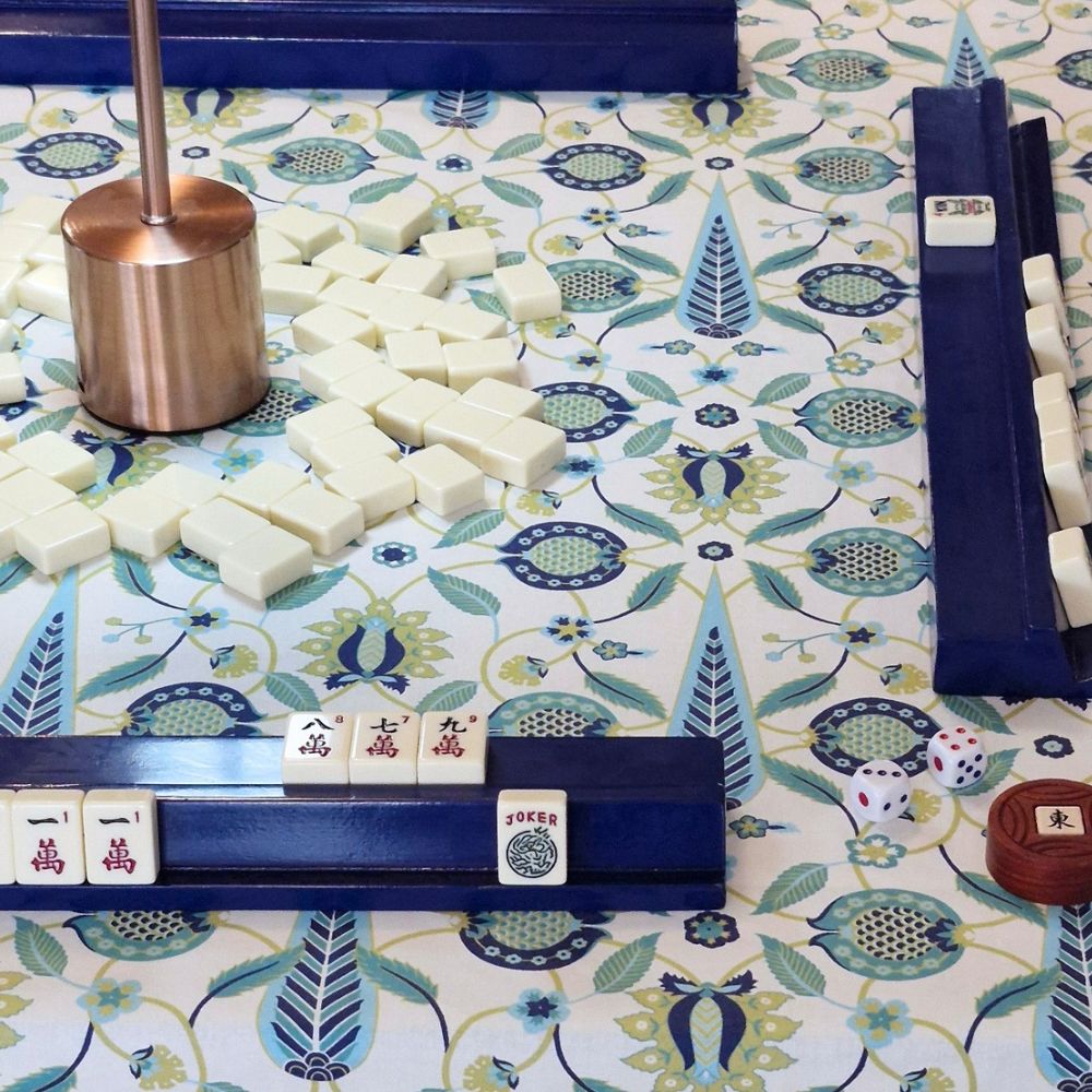 Square mahjong tablecloth with white background and blue-green patterned leaves and flowers