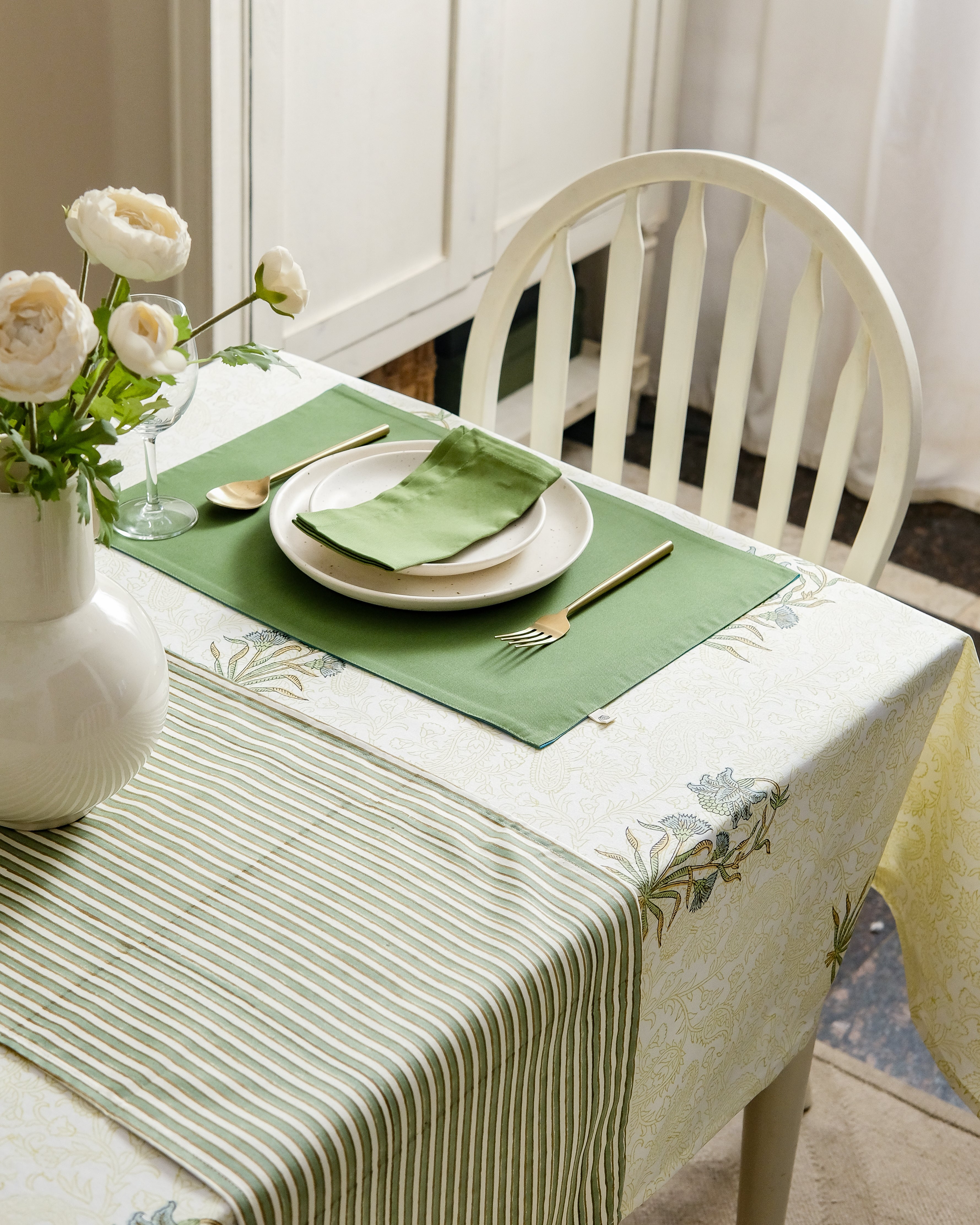 How to Style a Dining Table with Botanical Elegance: A Step-by-Step Guide