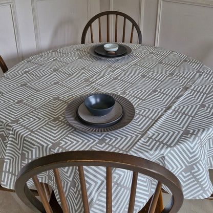 Echoes in the well Tablecloth