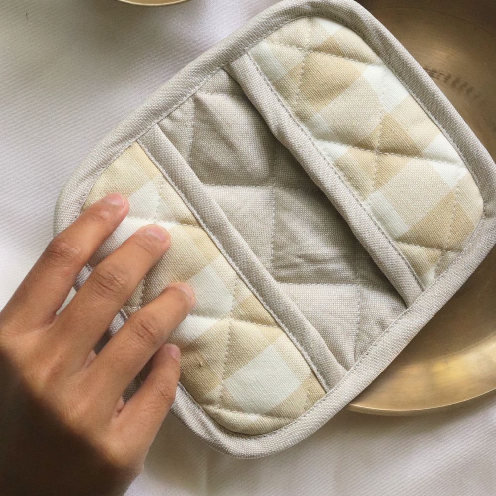 Beige Checks Mitten Pad