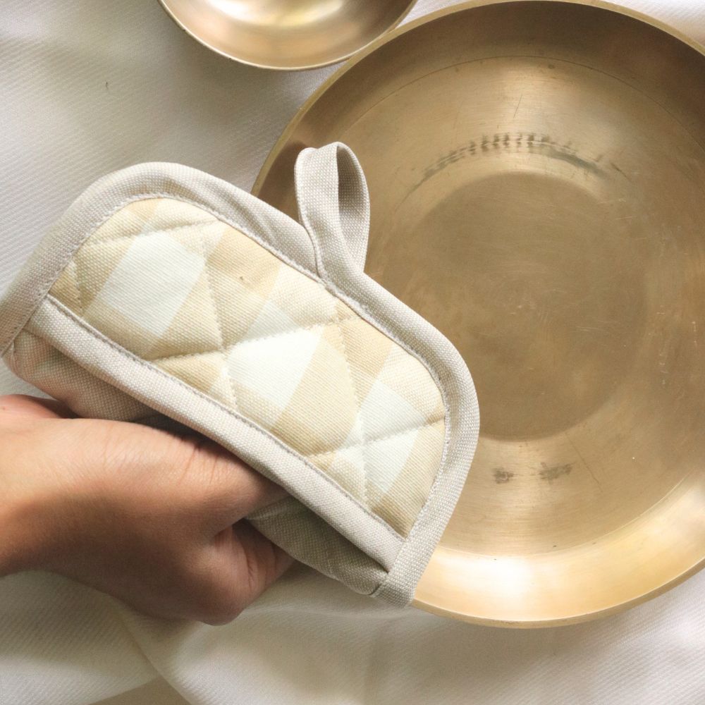 Beige Checks Mitten Pad