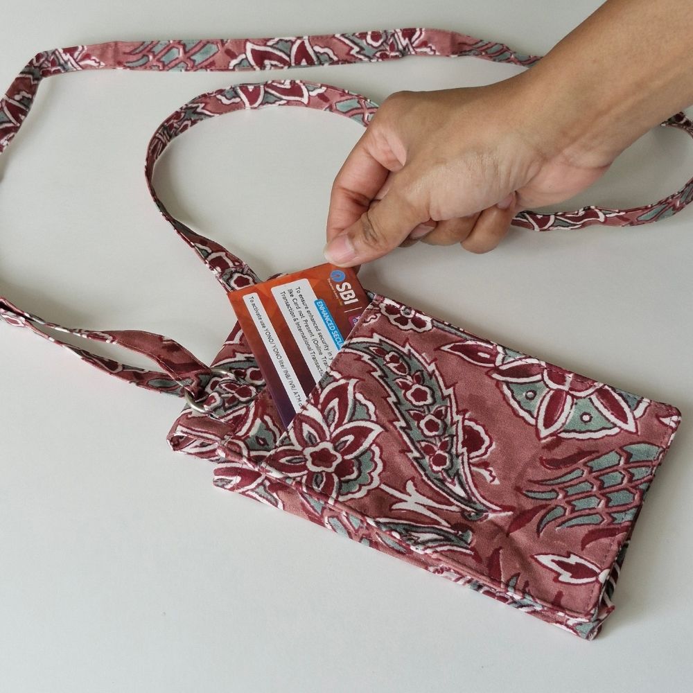 Sweet Onion Mobile Pouch