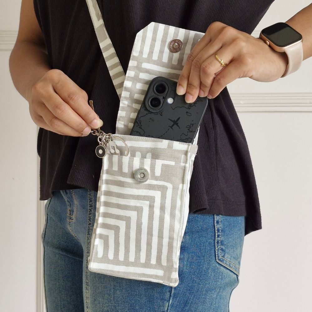 Echoes In The Well Mobile Pouch