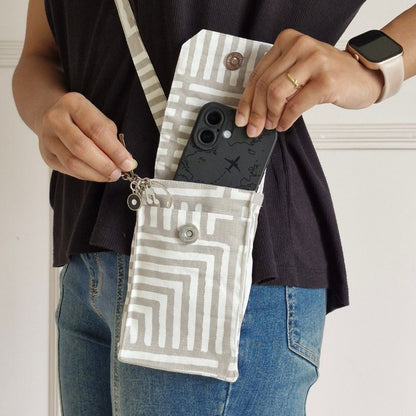 Echoes In The Well Mobile Pouch