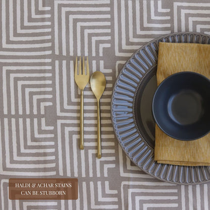 Echoes in the well Tablecloth