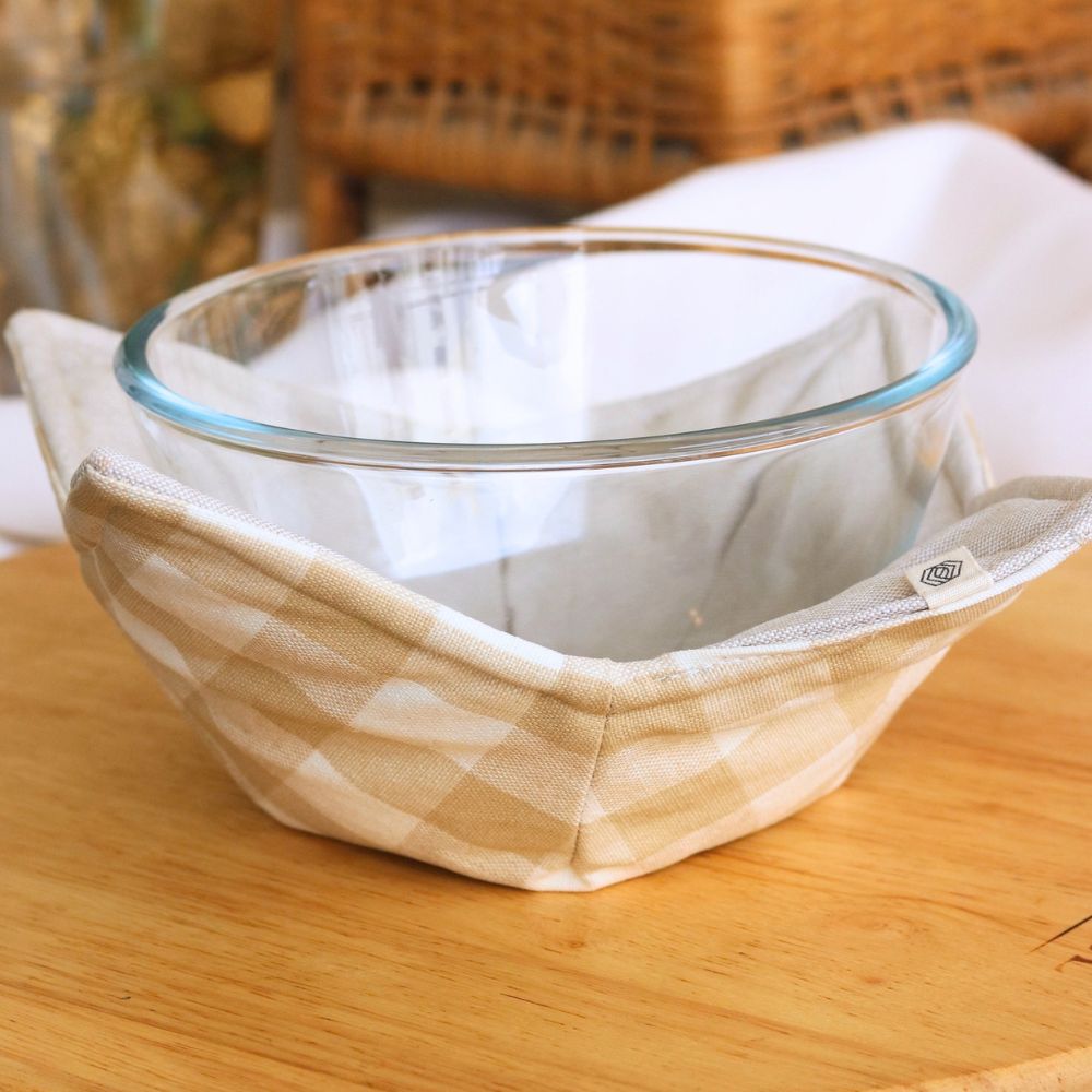 Reversible bowl pot holder in beige and white check fabric, open top with seam