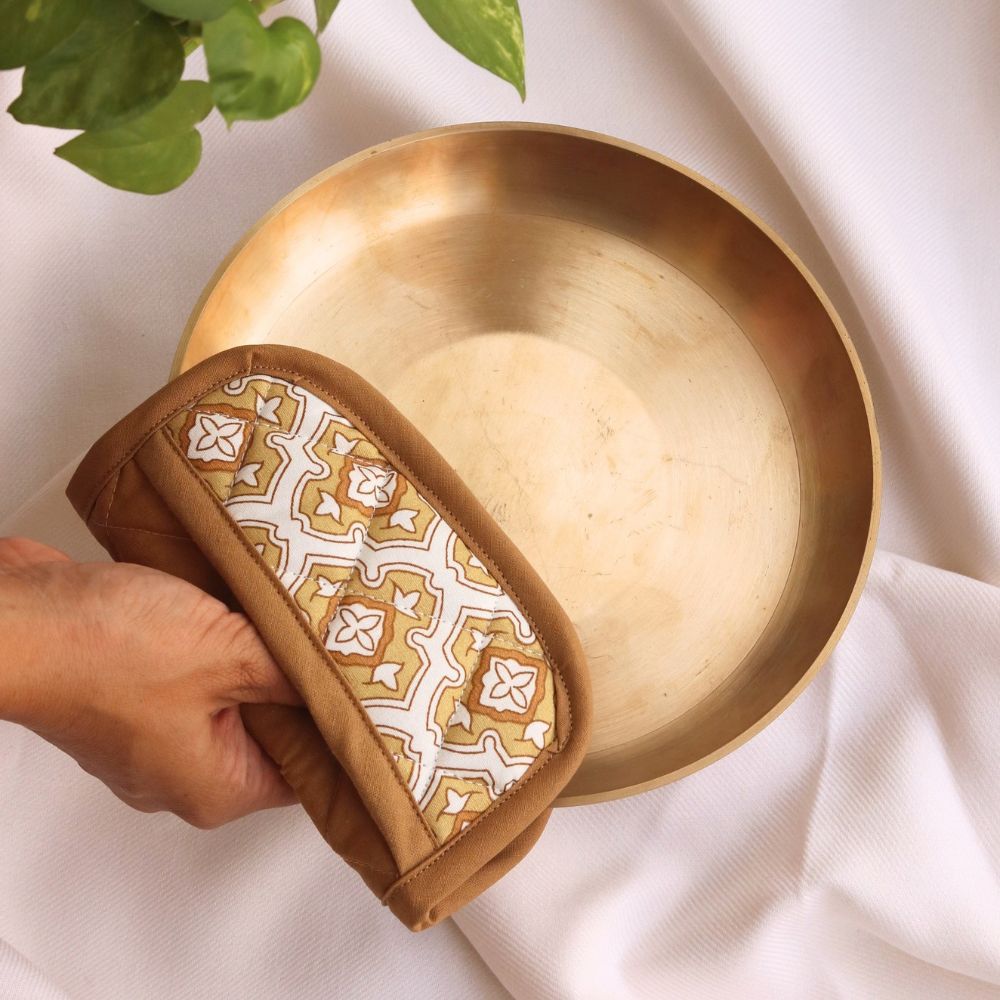 Chai and Toast Mitten Pad