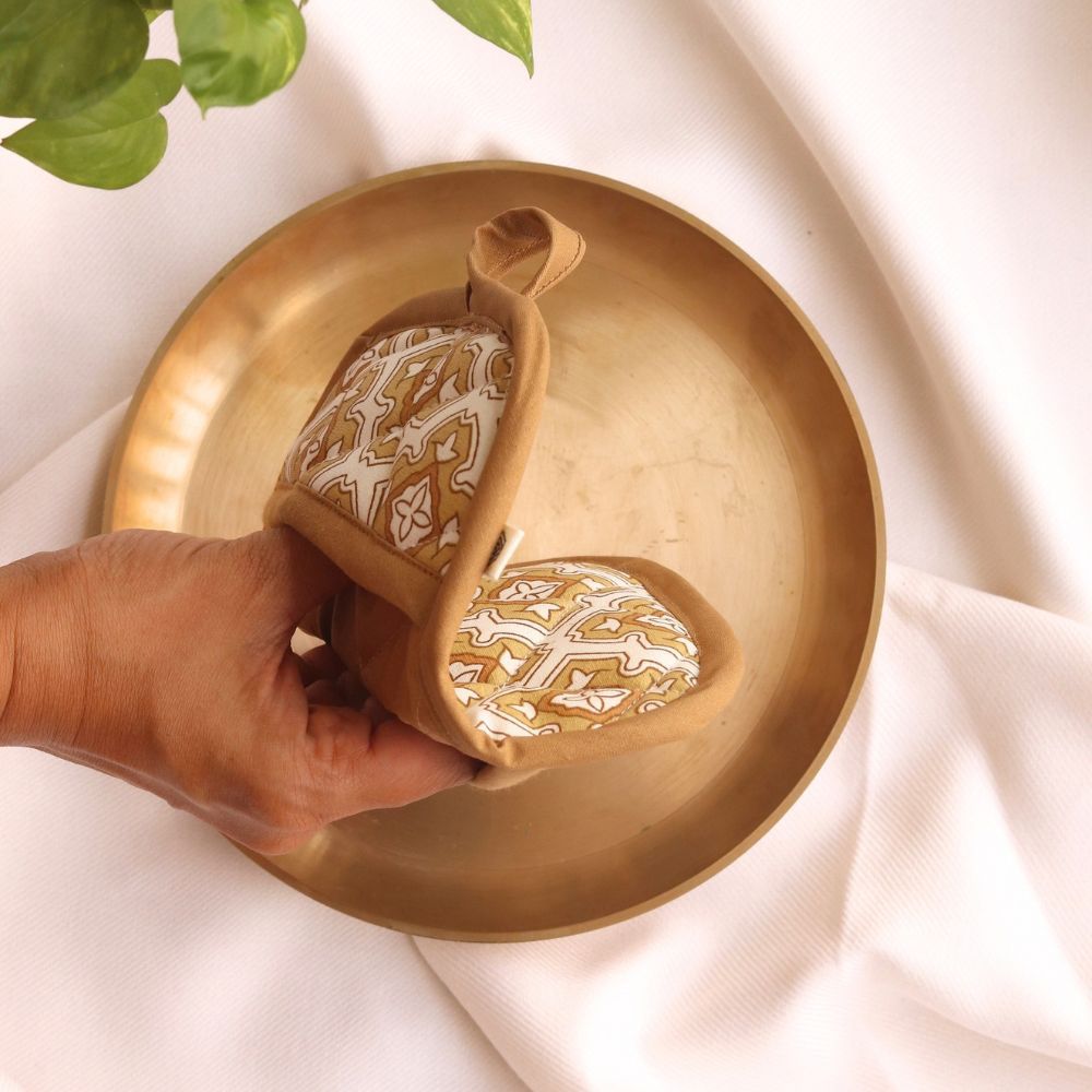 Chai and Toast Mitten Pad