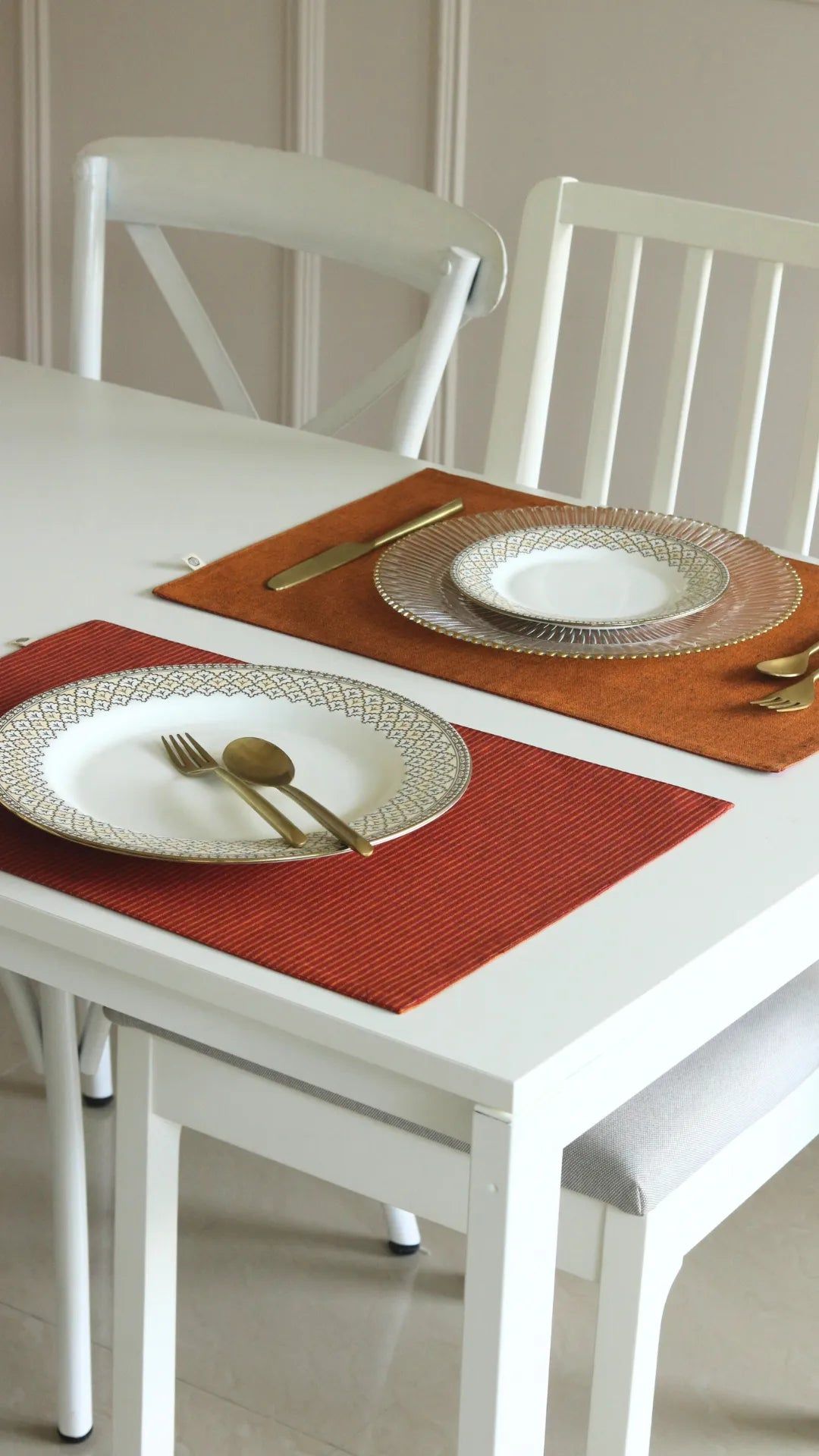 Serene Sunset Placemats by The Yard House in vibrant orange, set of 4, featuring geometric patterns and scalloped edges, p...